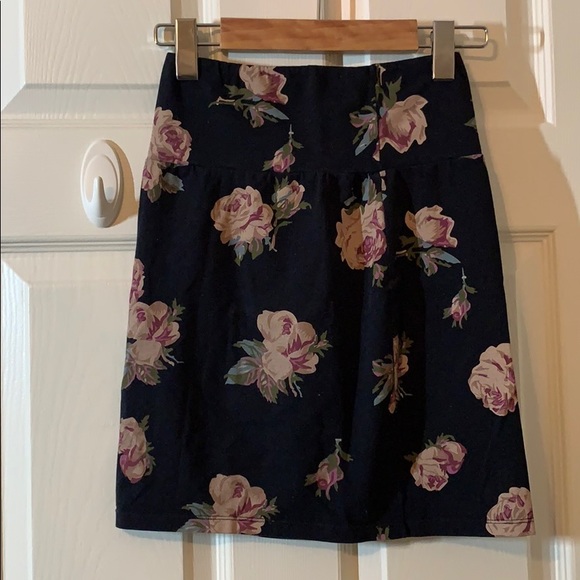 *SOLD* Aritzia Floral Skirt - Picture 2 of 4